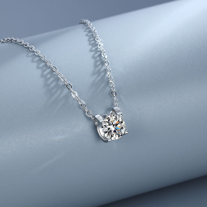 925纯银D色莫桑钻石牛头吊坠一两克拉925银镀白金简约款项链吊坠