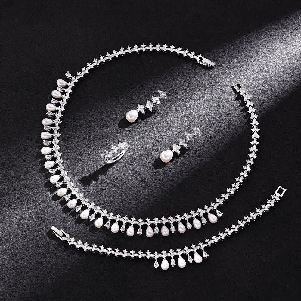 The Vivienne Teardrop Bridal Jewelry Set
