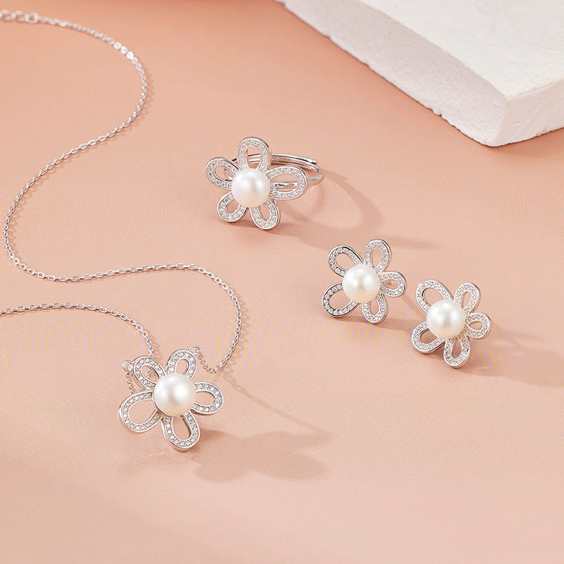 The Colette Pearl Jewelry Suite