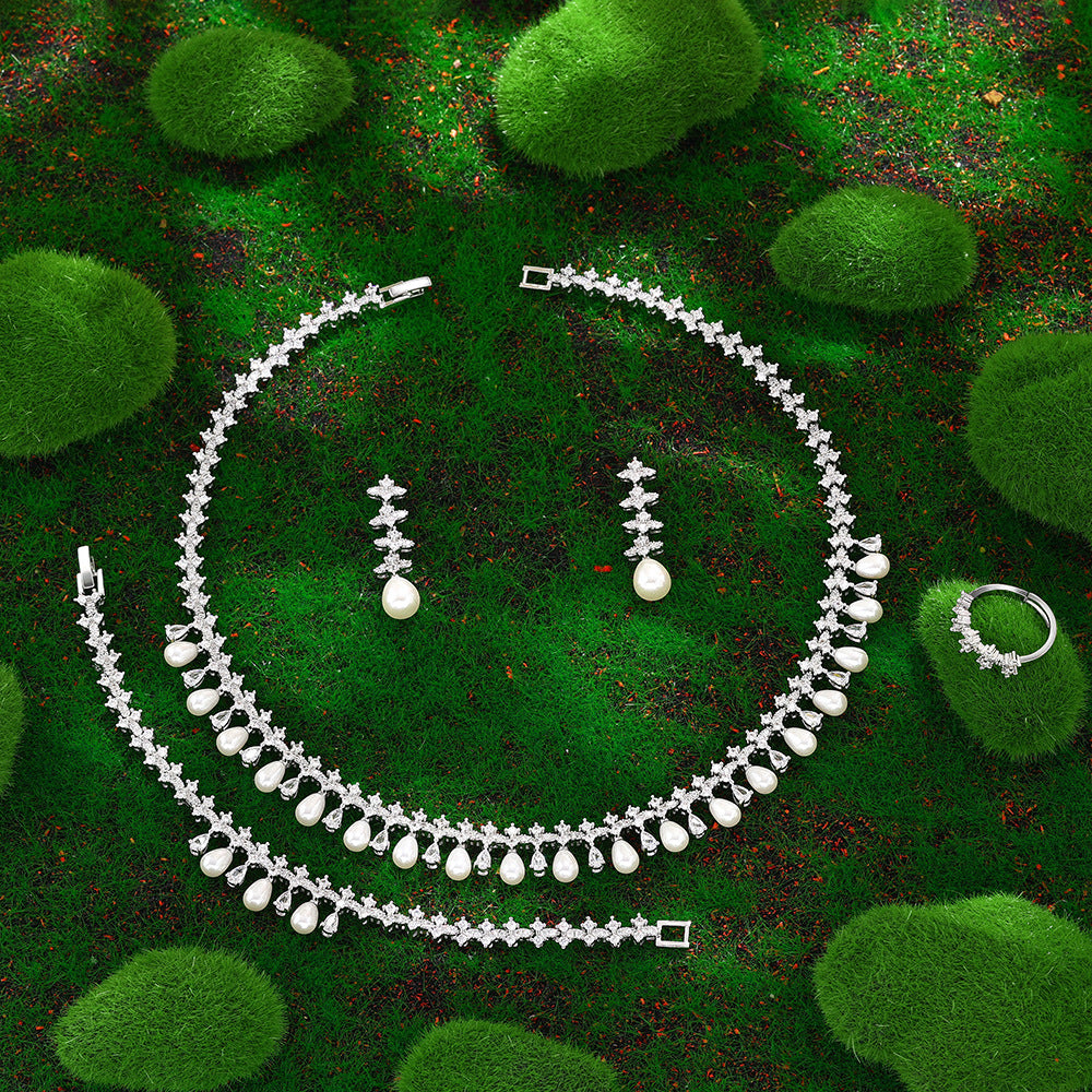 The Vivienne Teardrop Bridal Jewelry Set