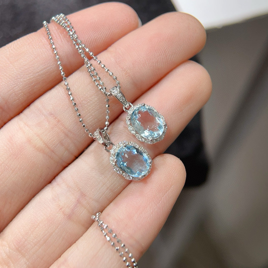 The Oceane Aquamarine Oval Pendant