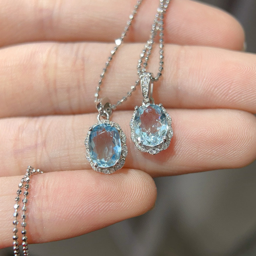 The Oceane Aquamarine Oval Pendant