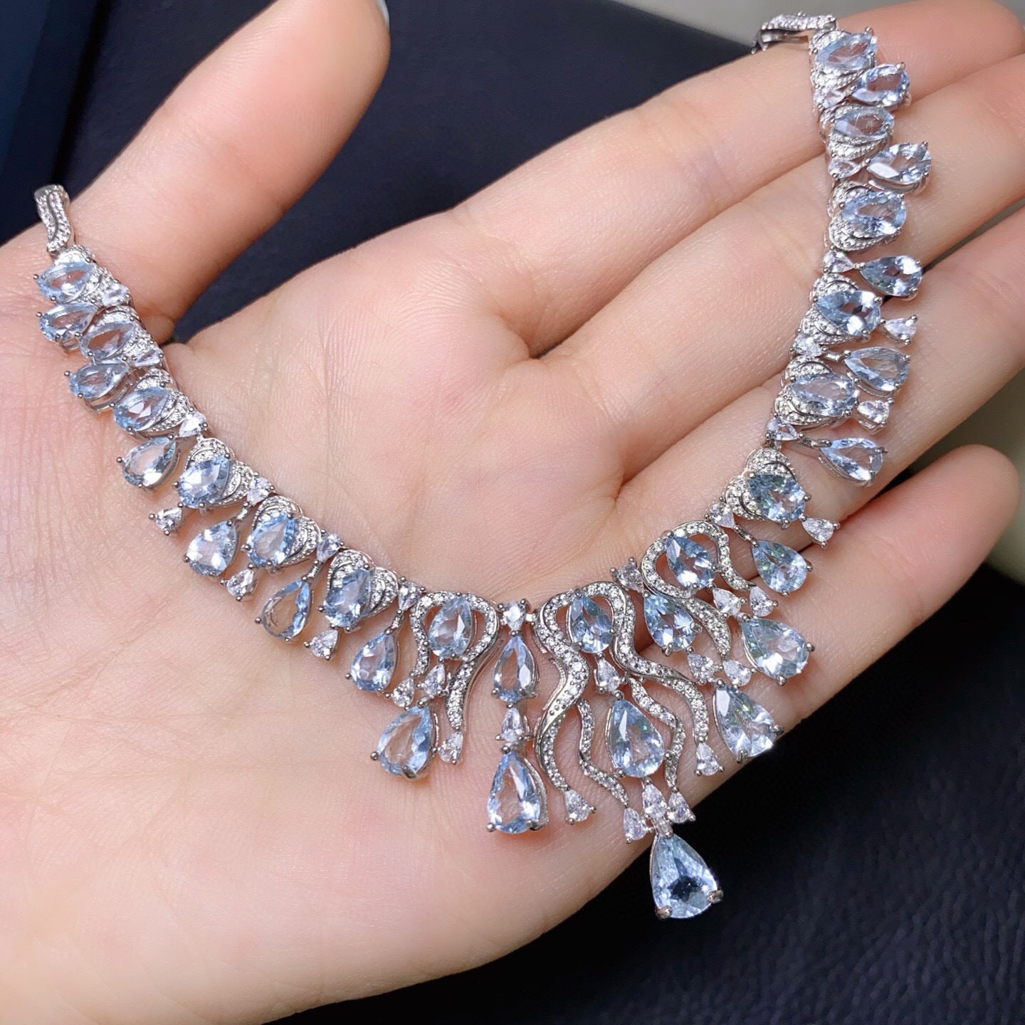 The Ondine Natural Aquamarine Pendant Necklace